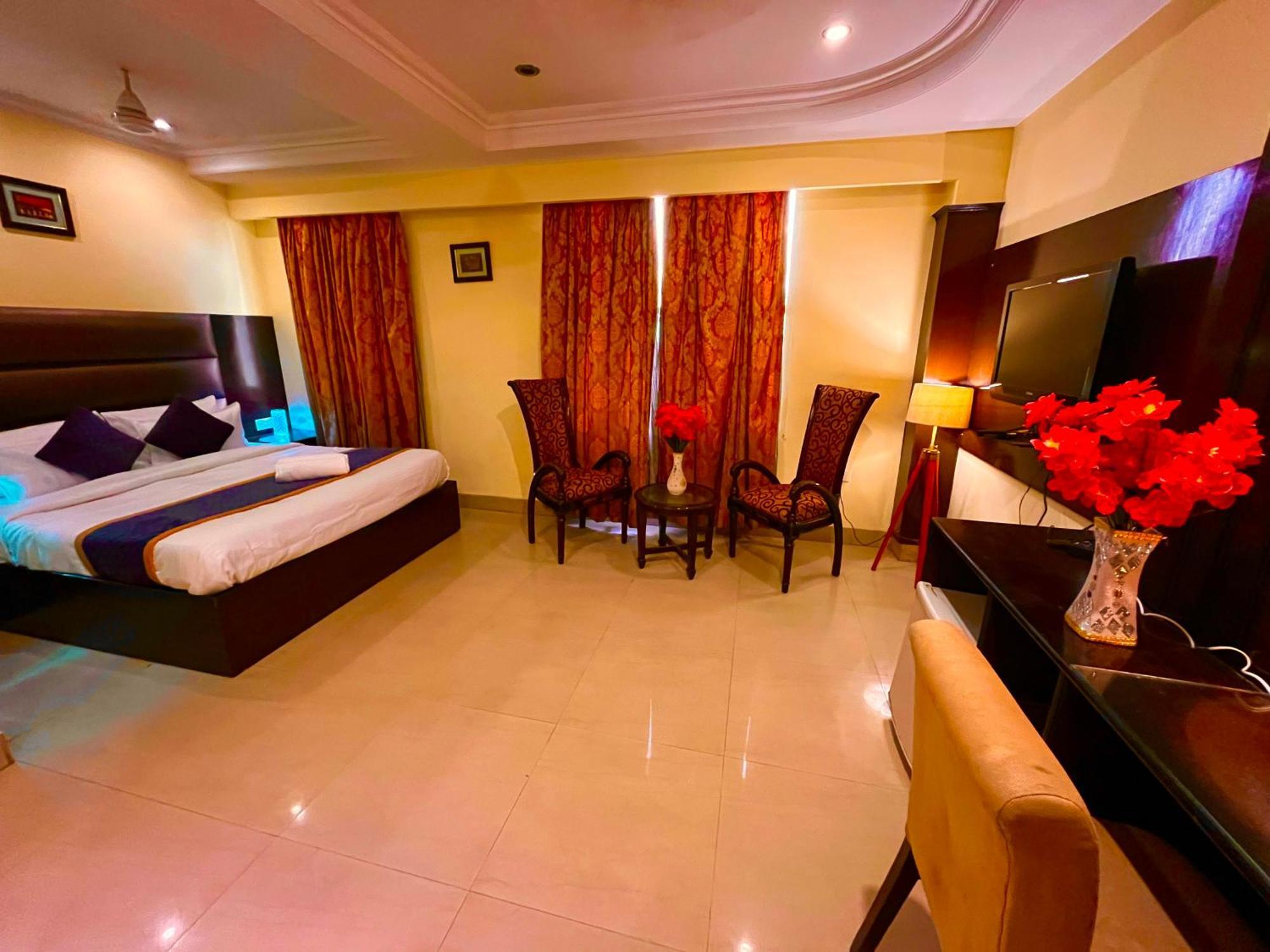 Palki Cafe & Stay Ludhiana Eksteriør bilde