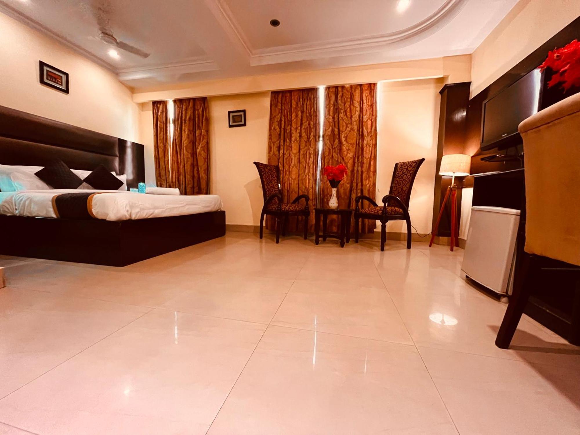 Palki Cafe & Stay Ludhiana Eksteriør bilde