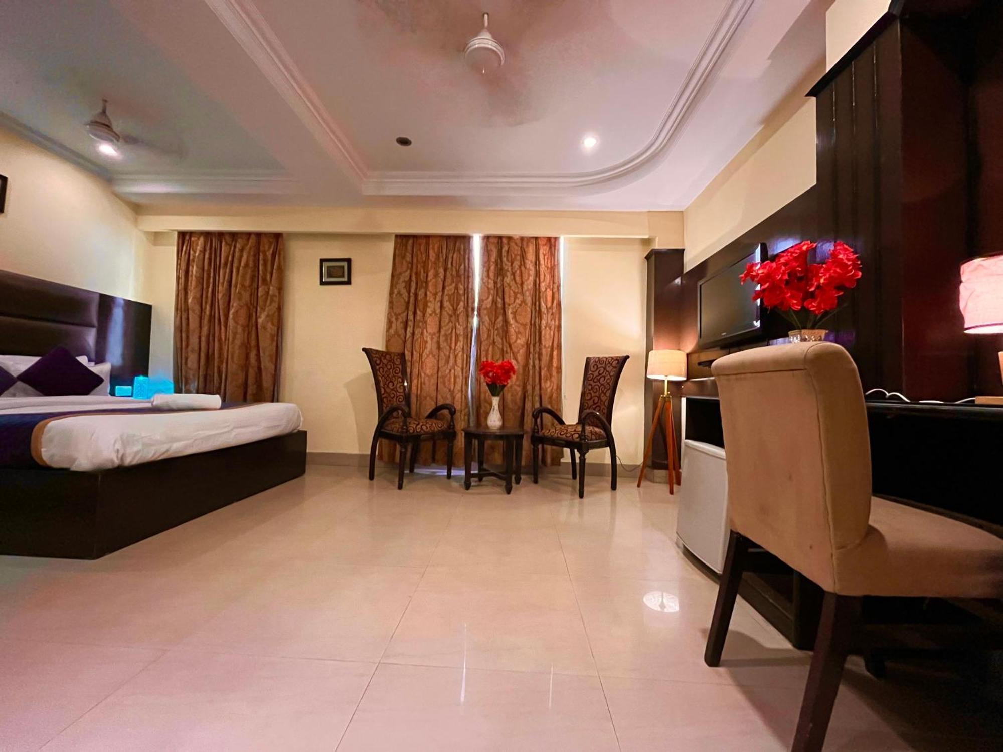Palki Cafe & Stay Ludhiana Eksteriør bilde
