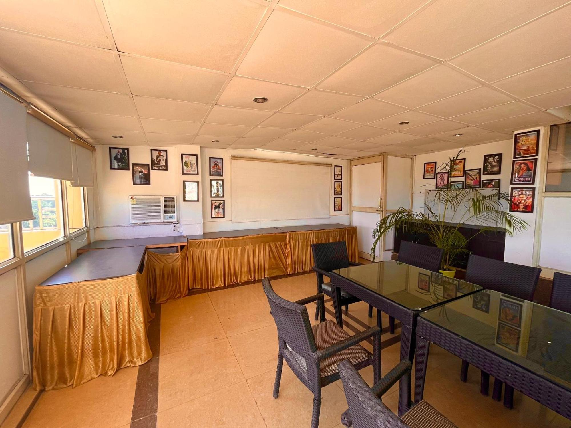 Palki Cafe & Stay Ludhiana Eksteriør bilde